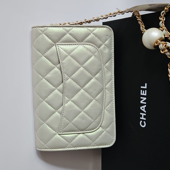 NEW CHANEL Agne Perle Pearl Ball Light Gray Mini Bag Wallet On Chain - Picture 5 of 17